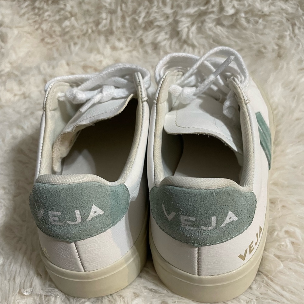 Veja Campo Sneaker - Picture 6 of 7